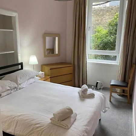 But Quiet Barony Street Only 10 Minutes Walk To Princes Street No Stairs Edimburgo