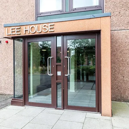 Summer At The Of * إدنبرة