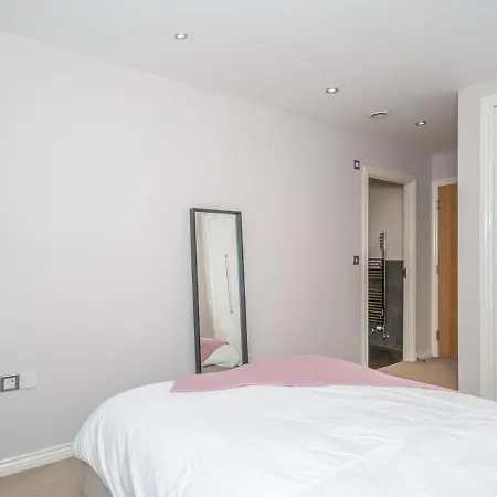 Cosy Modern Flat - Pass The Keys Daire