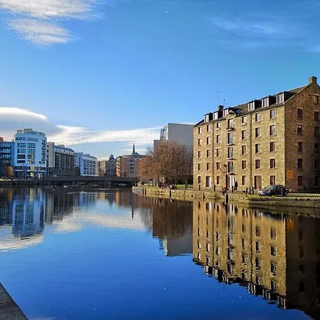 Vibrant At The Shore In Leith