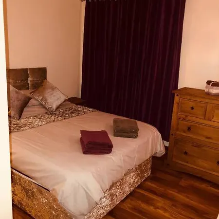 Vibrant At The Shore In Leith