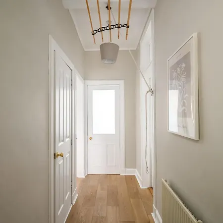 2br New Town Castle View *
