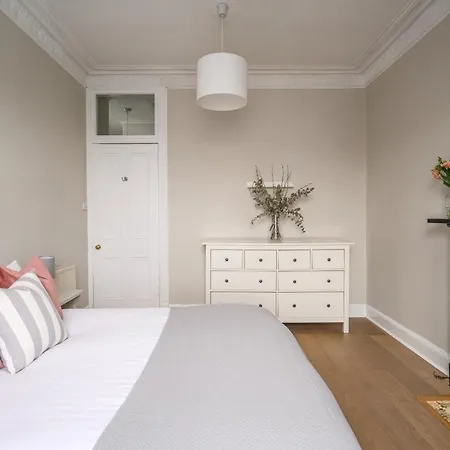 Apartment 2br New Town Castle View *