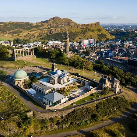 Vakantiehuis Joivy Observatory Unique House On Calton Hill Edinburgh
