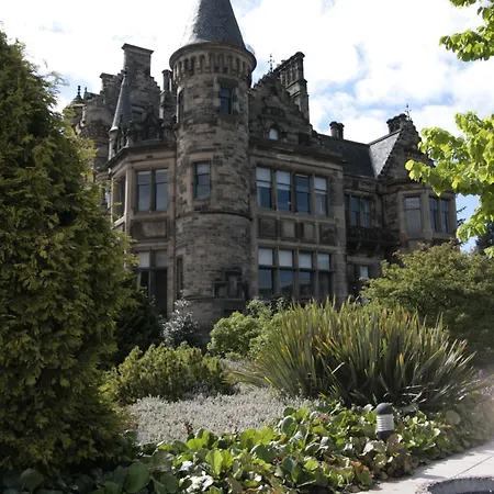 Summer At The Of Edimburgo