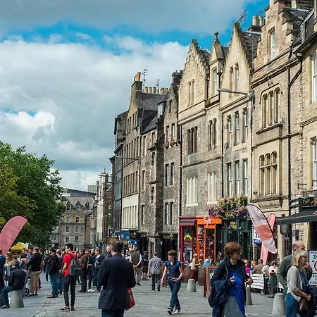 Hugo's Place Grassmarket Apartment *