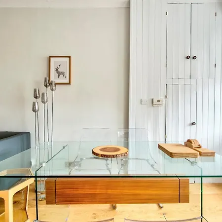 Modern Royal Mile 2 Bed Flat - Pass The Keys *