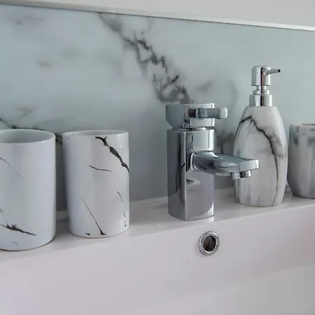 Modern Royal Mile 2 Bed Flat - Pass The Keys * Édimbourg