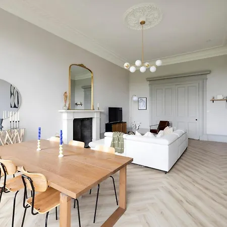 Grand Bright In Historic Apartment *