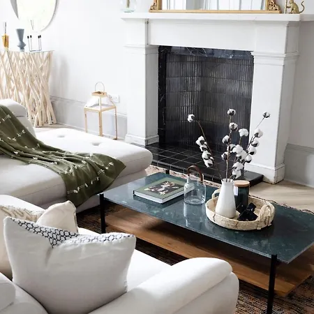 Grand Bright In Historic Apartment