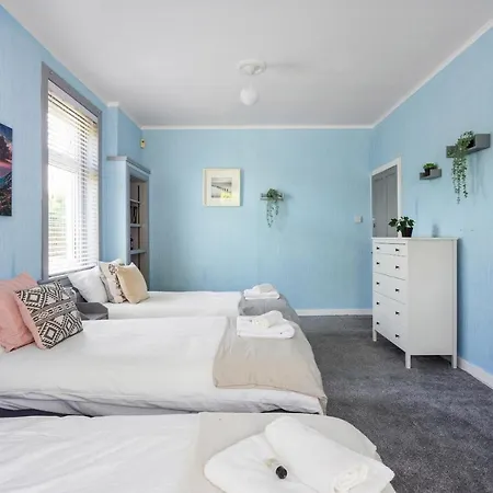 Lovely 3bed House-private Parking Edinburg