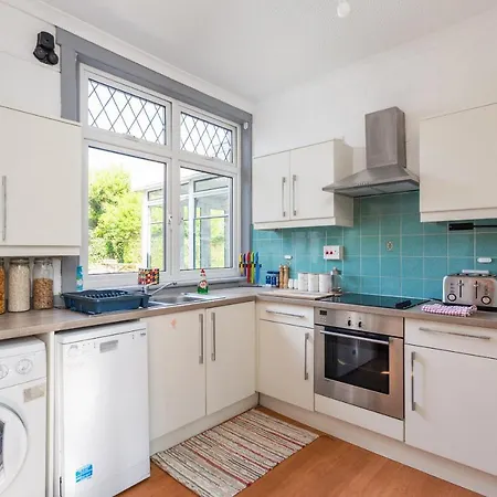 Дом отдыха Lovely 3bed House-private Parking Эдинбург