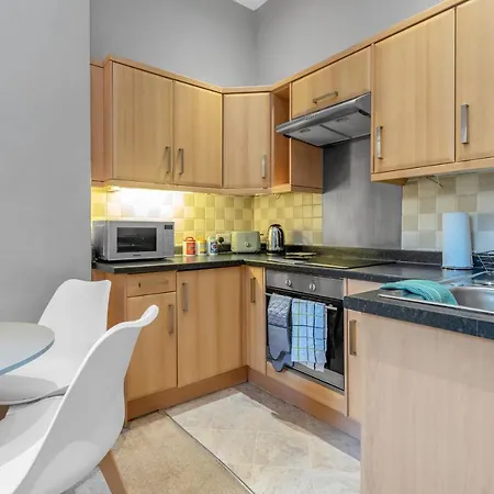 Cheerful Stays: 2 Bedroom Sleeps 6 Apartment Edinburgh