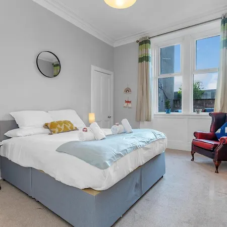 Cheerful Stays: 2 Bedroom Sleeps 6 * Edinburgh