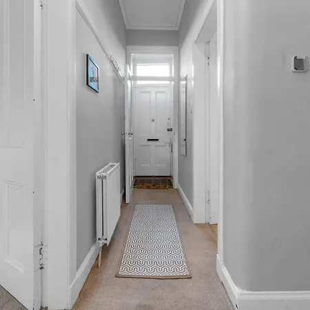 Cheerful Stays: 2 Bedroom Sleeps 6 * Edinburgh