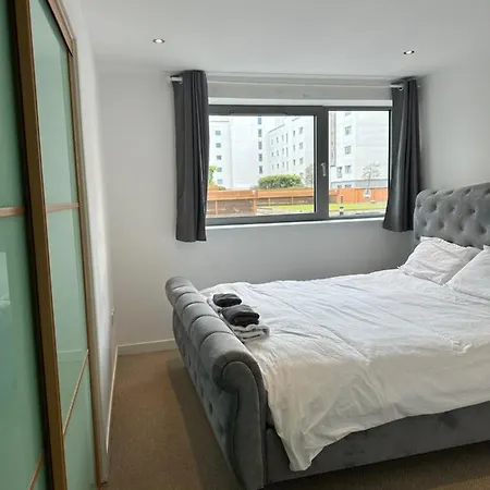 Stunning Waterfront Western Harbour Apartamento