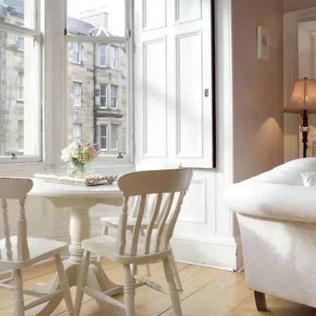 Spacious 4bd Terraced Flat - Old Town * Edimburgo