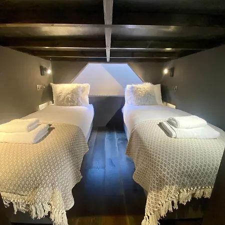 Bohemian Luxury In The Heart Edinburghs Leith District Эдинбург