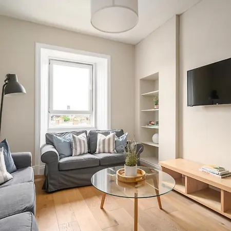 Apartment 2br New Town Castle View *