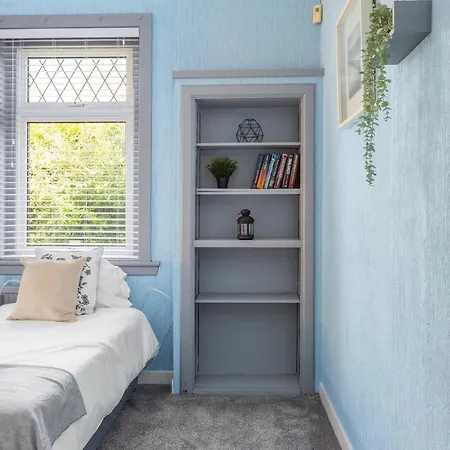 Lovely 3bed House-private Parking Semesterbostad *