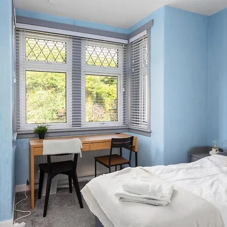 Lovely 3bed House-private Parking Hébergement de vacances *