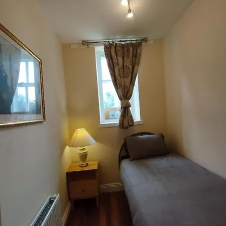 Park View Apartments: Central 2-bedroom With Free Parking Apartment Edinburgh