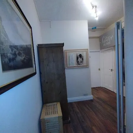 Park View Apartments: Central 2-bedroom With Free Parking Edinburgh