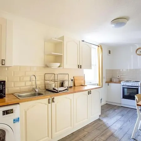 Central, Fully Equipped Flat W/parking, Leith,
