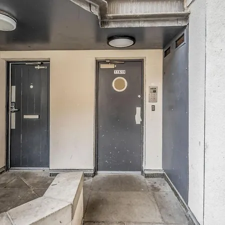Apartment Heart Of Edinburgh's Old Town - Modern 2 Bedroom & Lift - Old Fishmarket Close.