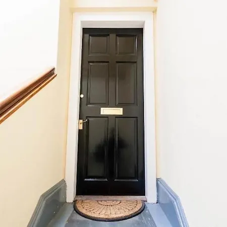 Appartamento Entire, & Fully- Equipped Flat, West End