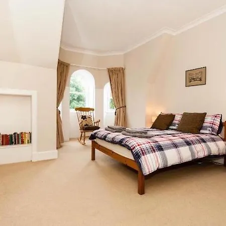 Appartamento Entire, & Fully- Equipped Flat, West End Edimburgo