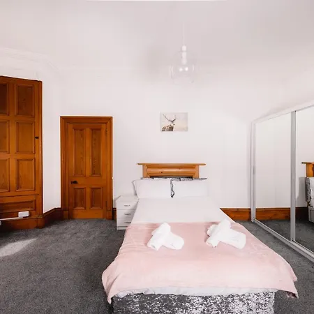 Apartment Specious Retreat With Famous Park Views