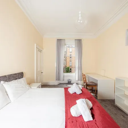 Specious Retreat With Famous Park Views Edinburgh