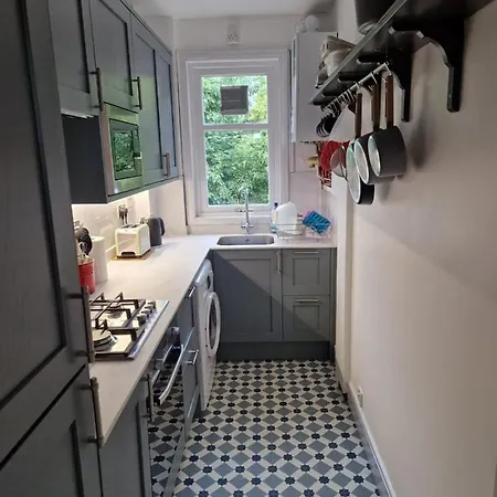 Spacious 2-bed Homely Base By Water Of Leith Edinburgh