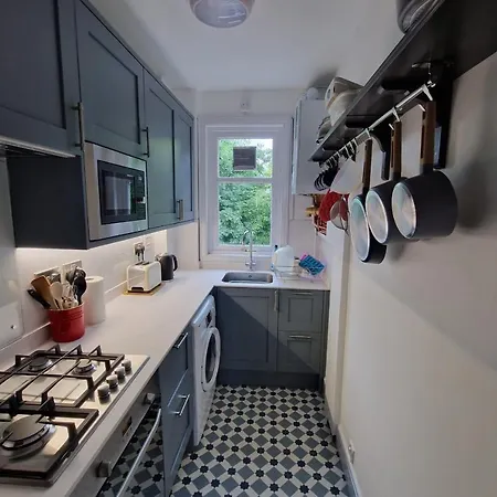 Spacious 2-bed Homely Base By Water Of Leith Edinburgh