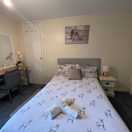 Beautiful Two Double With Free Parking And Share Toilet * 爱丁堡
