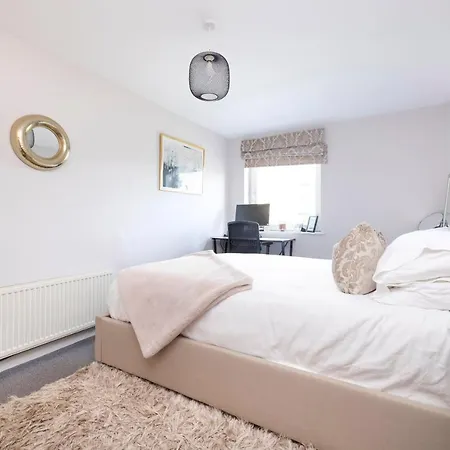 Altido Stylish Flat With Free Parking