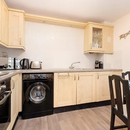 Altido Stylish Flat With Free Parking *