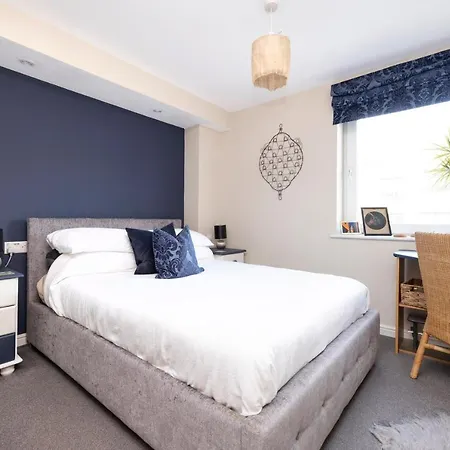 Altido Stylish Flat With Free Parking *