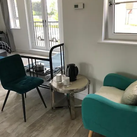 Large En Bedroom For 2 Persons No Breakfast Provided *