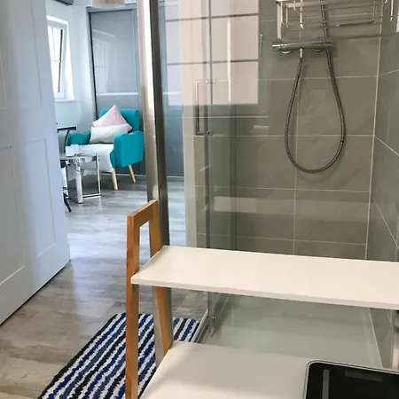 Large En Bedroom With One Double Bed No Breakfast Provided Gasthof Edinburgh