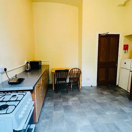 Massive 5bed 2bath Flat Available For Fringe Festival Apartament Edynburg