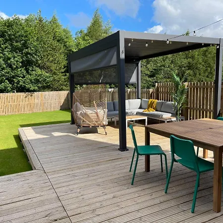 4 Bedrooms House With Garden *