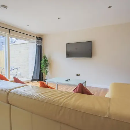 Stylish Modern Newly Built 15 Min From Centre Daire