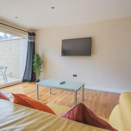 Stylish Modern Newly Built 15 Min From Centre 爱丁堡