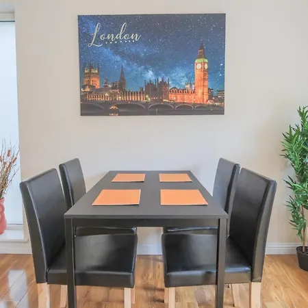 Stylish Modern Newly Built 15 Min From Centre *