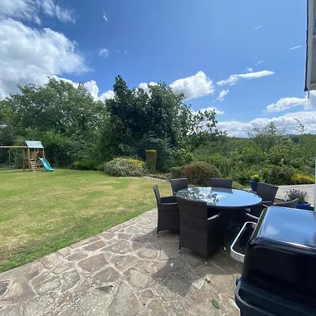 Gorgeous Family 15 Mins From City Centre