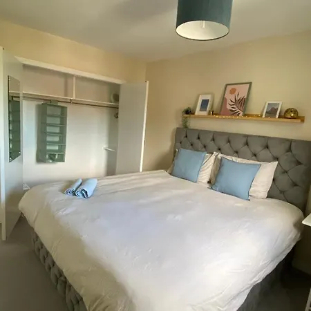 Cozy Bedroom In Shared With Free Parking