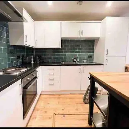 Modern 2bed 2bath In Leith *