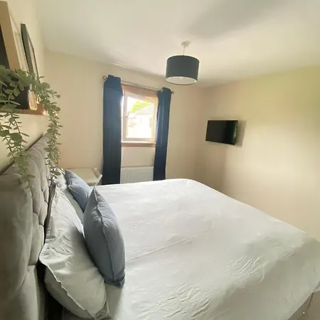Cozy Bedroom In Shared With Free Parking *